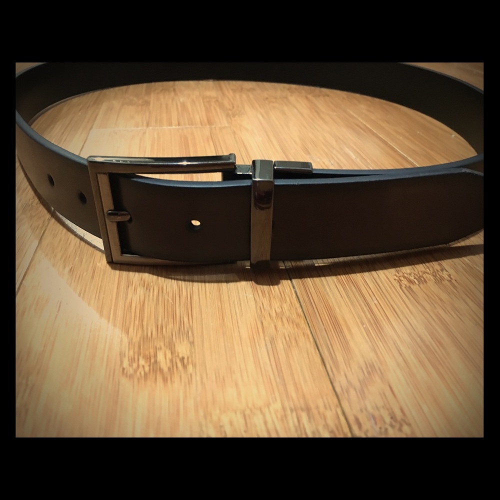 NEW. NEVER USED. Reversible black and brown belt